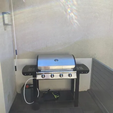 A 100m De La Plage, Clim, Apercu Mer, Wifi, 2 Chambres, 2 Salles De Bains, 2wc